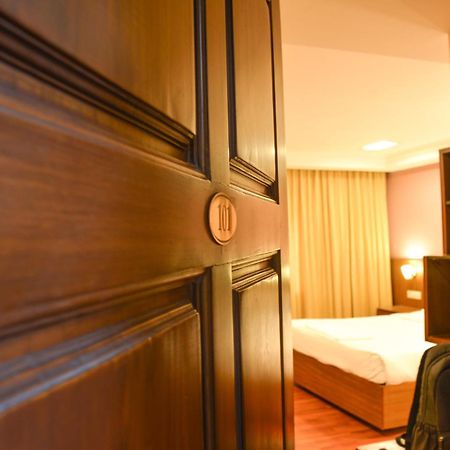 Serene Boutique Hotel Bangalore Bagian luar foto