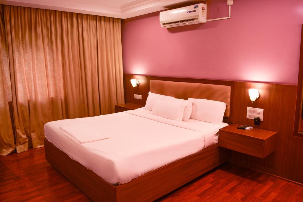 Serene Boutique Hotel Bangalore Bagian luar foto