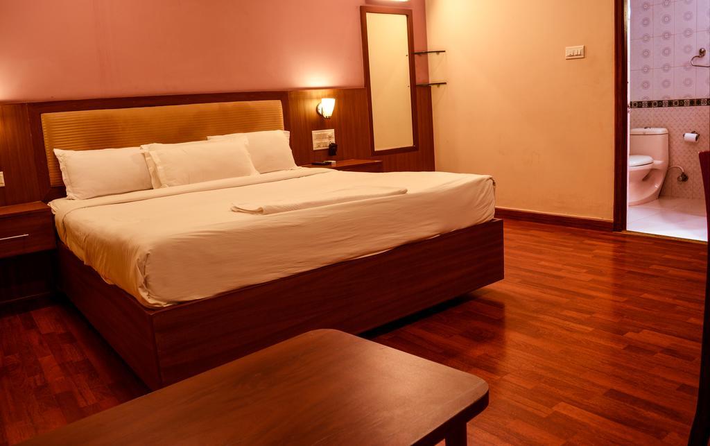 Serene Boutique Hotel Bangalore Bagian luar foto