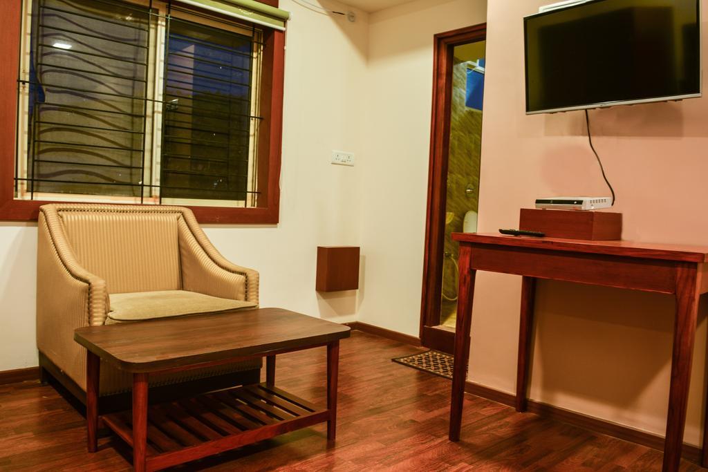 Serene Boutique Hotel Bangalore Bagian luar foto