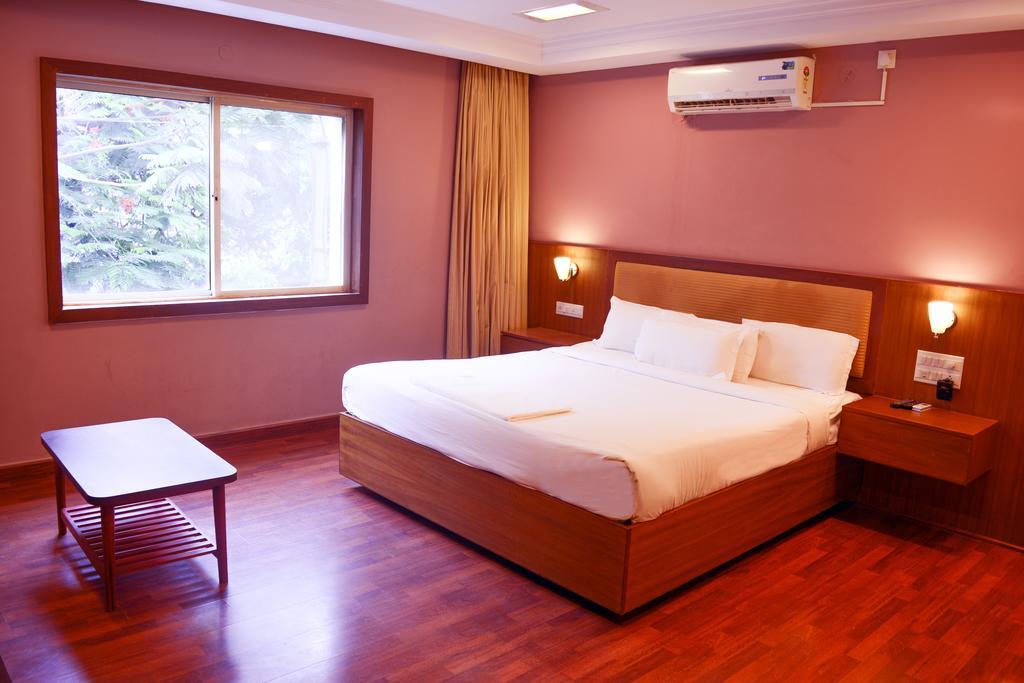 Serene Boutique Hotel Bangalore Bagian luar foto