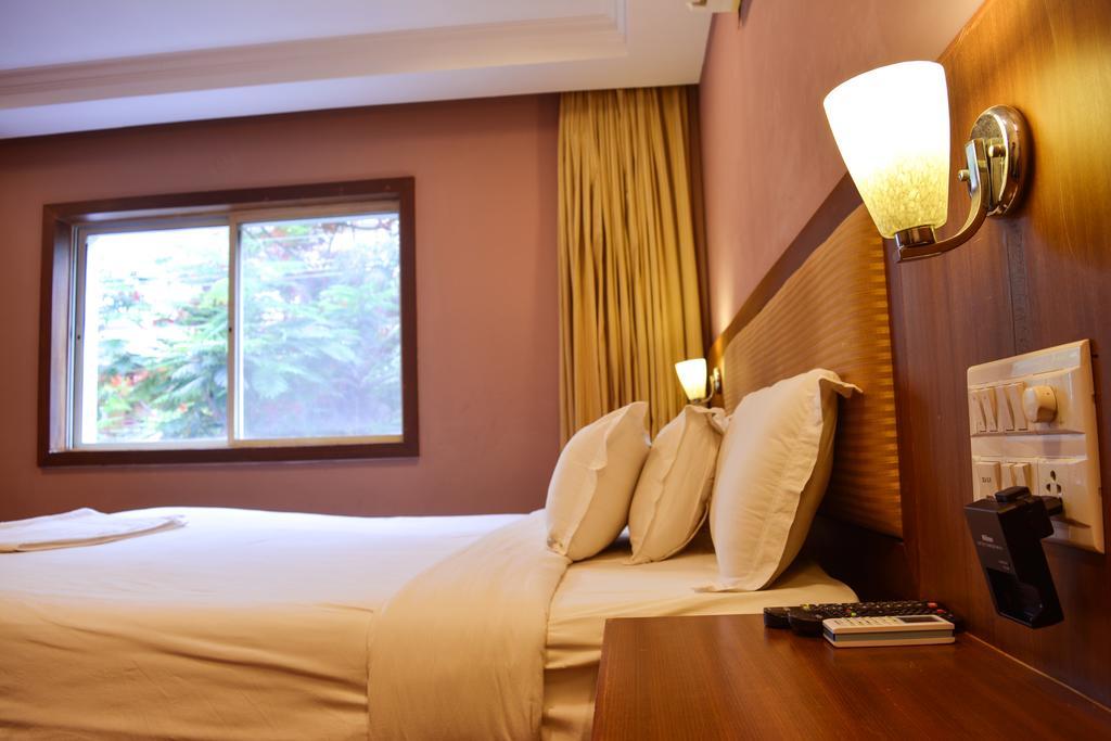 Serene Boutique Hotel Bangalore Bagian luar foto