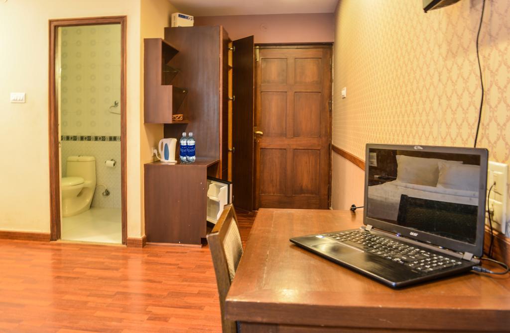 Serene Boutique Hotel Bangalore Bagian luar foto