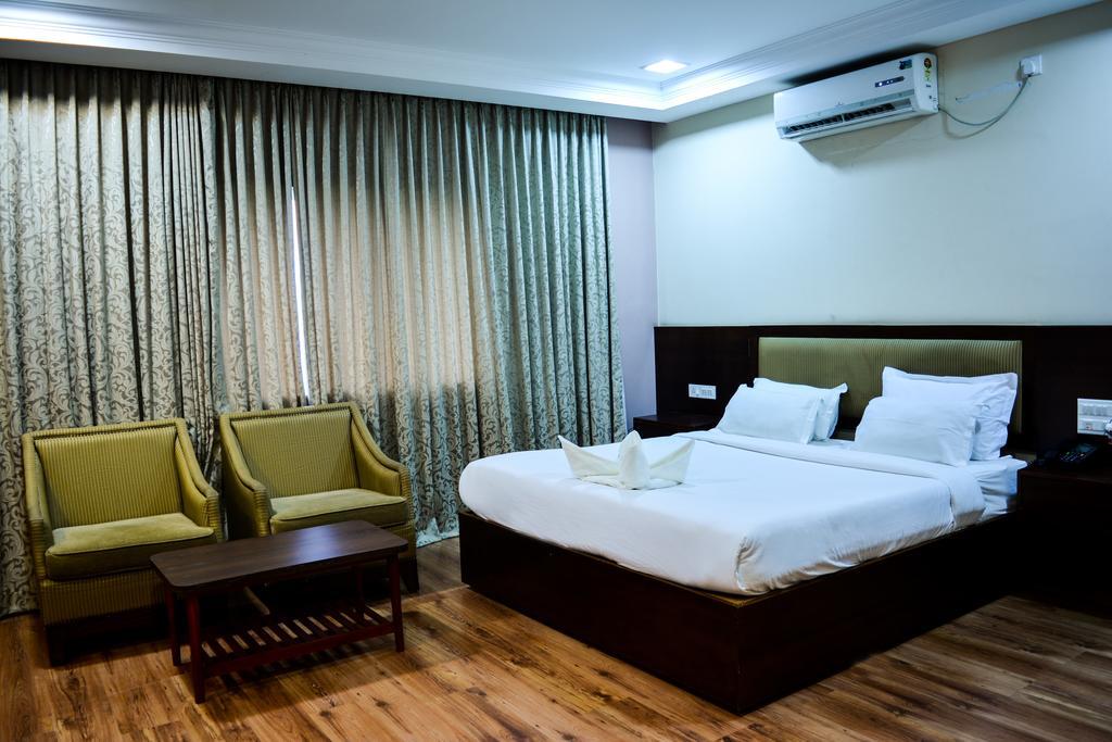 Serene Boutique Hotel Bangalore Bagian luar foto