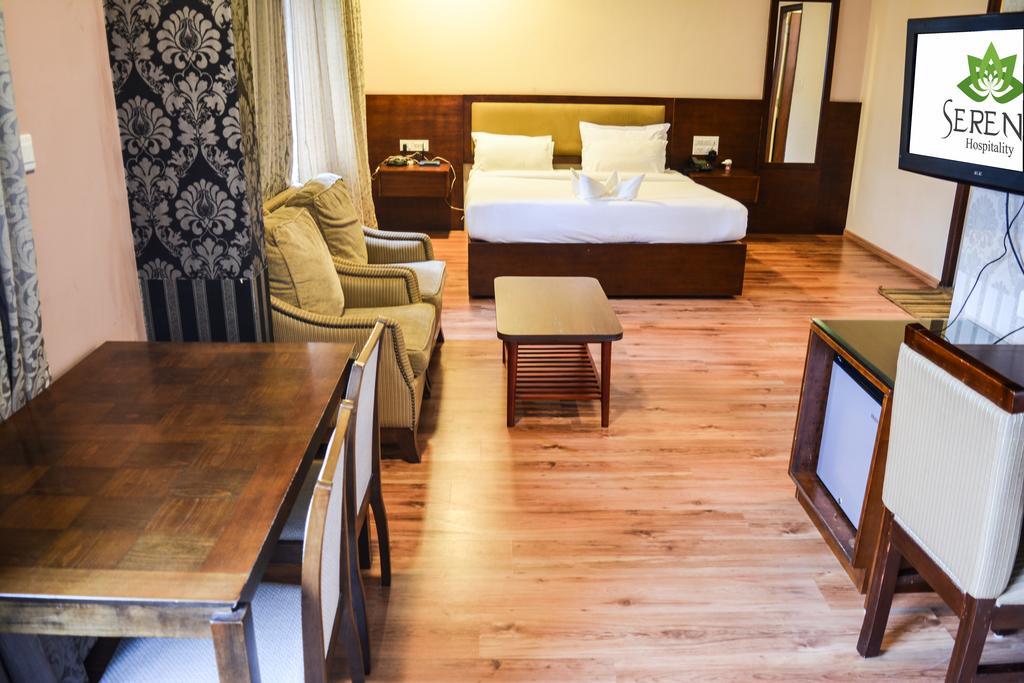 Serene Boutique Hotel Bangalore Bagian luar foto