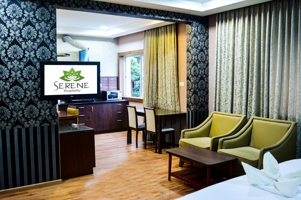 Serene Boutique Hotel Bangalore Bagian luar foto