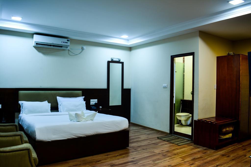 Serene Boutique Hotel Bangalore Bagian luar foto