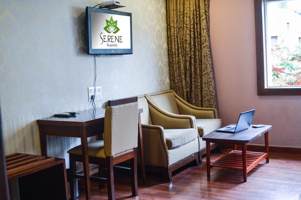 Serene Boutique Hotel Bangalore Bagian luar foto